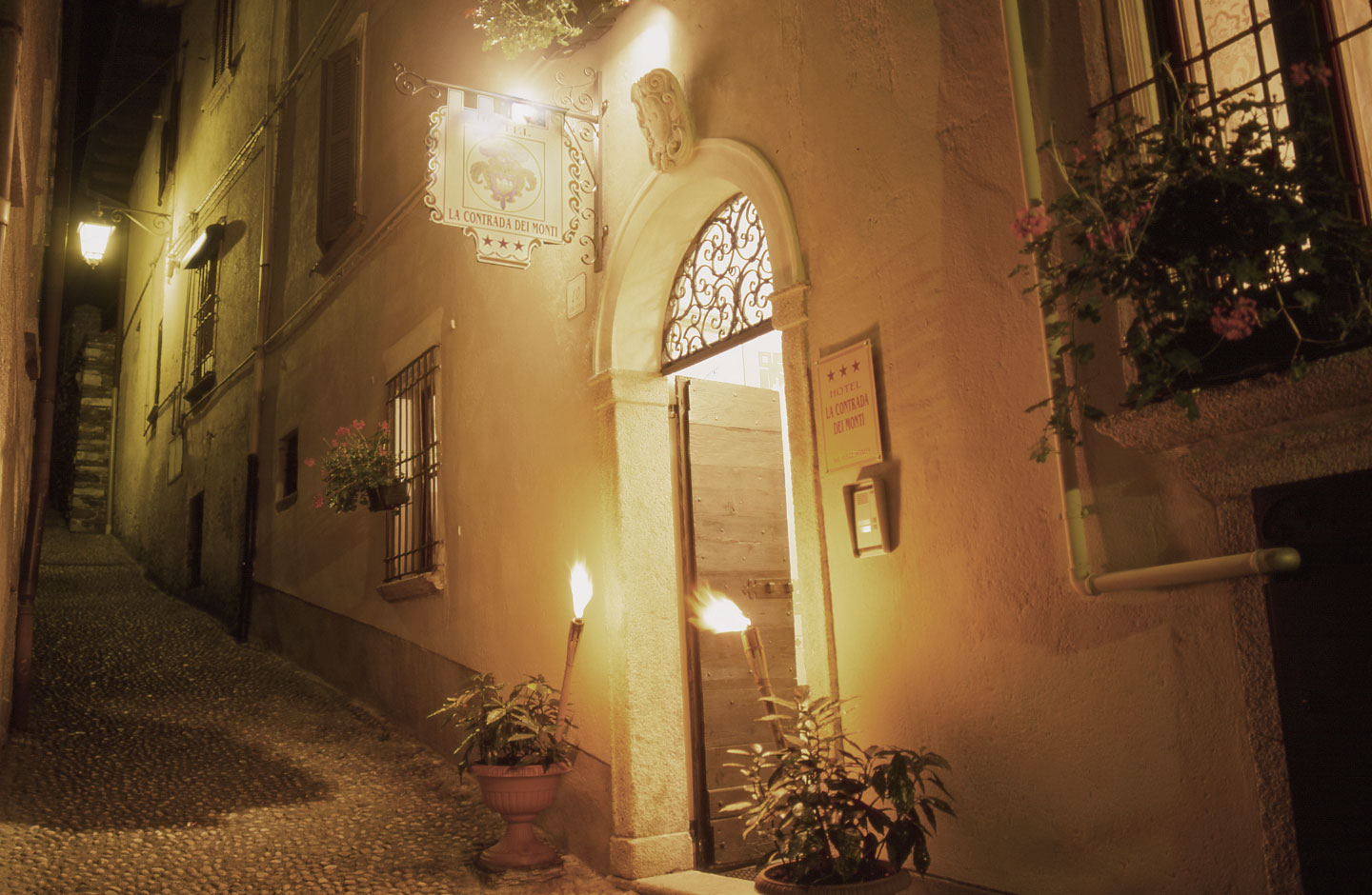 Ingresso Contrada Dei Monti