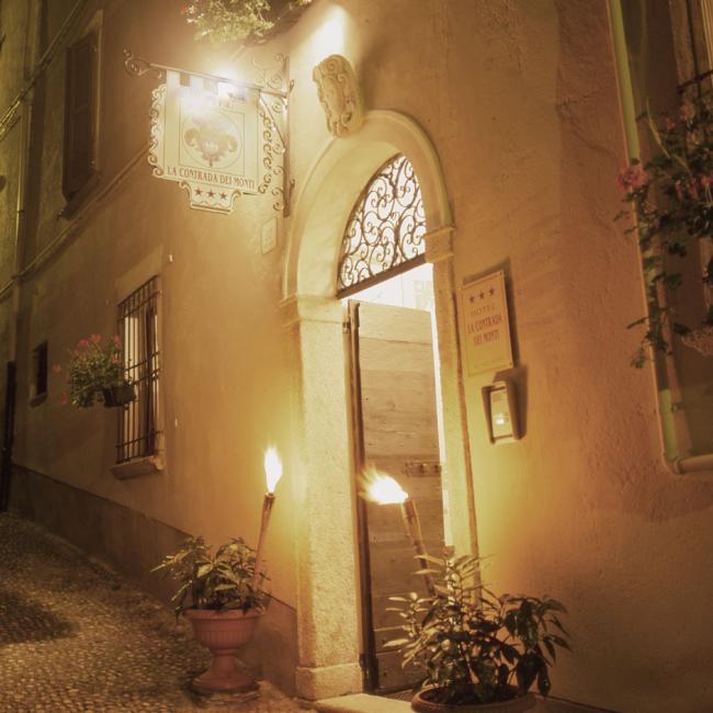 Contrada dei Monti - Hall